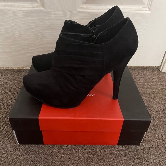 Guess Booties - Picture 6 of 9